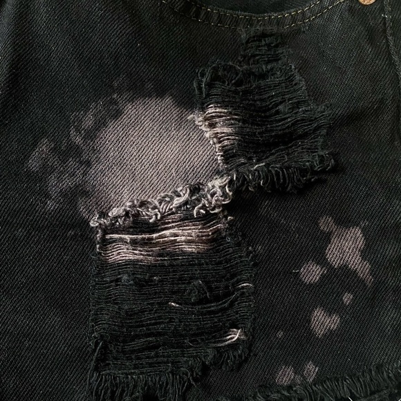 Levi’s - Vintage cut off black distressed acid wash denim shorts - Picture 7 of 13